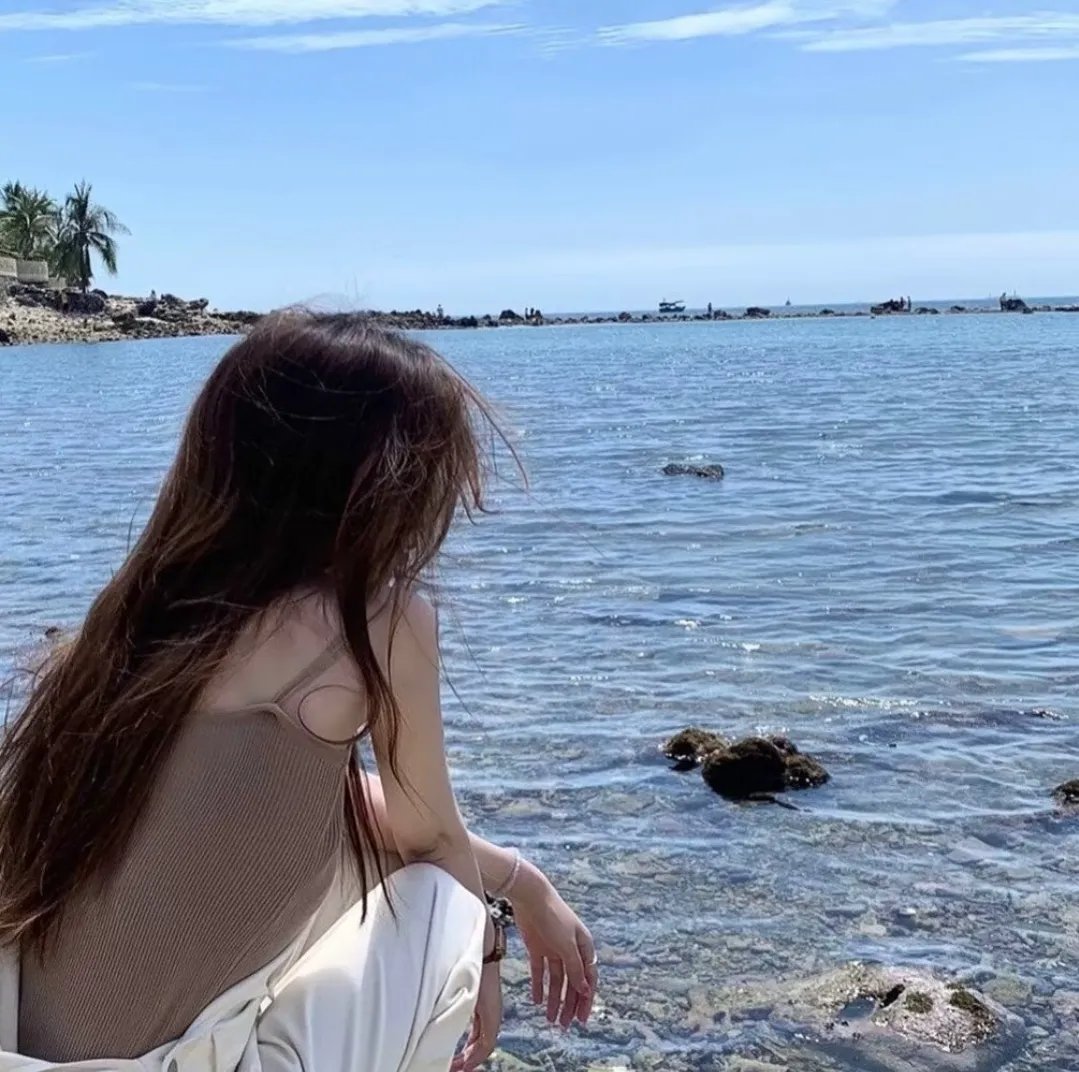 坐在门口的幽灵